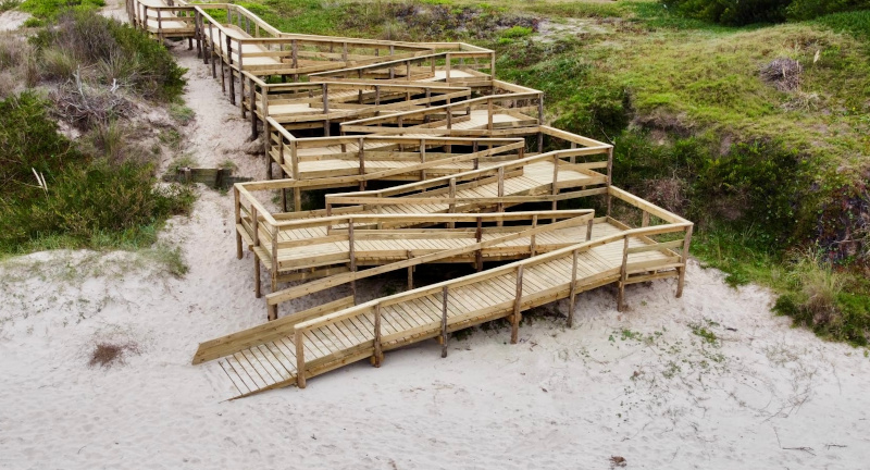 Una nueva bajada accesible en Balneario Sierras del Mar del municipio de La Floresta