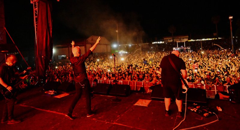 Con Buitres, Lu Ferreira y DJ Sanata, se vivió una nueva fecha de Canelones suena bien con más de 15.000 personas en Costa Azul Con Buitres, Lu Ferreira y DJ Sanata, se vivió una nueva fecha de Canelones suena bien con más de 15.000 personas en Costa Azul