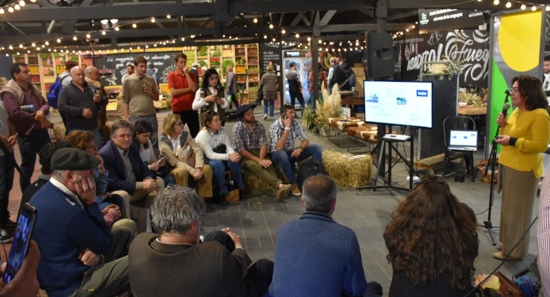 Charla: ¿Es importante la calidad higiénico-sanitaria de la leche para la elaboración de quesos? en el Pabellón de la Intendencia de Canelones de la Expo Prado 2022