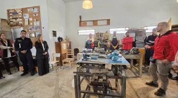 Imagen Intendencia fortalece espacios formativos en la Unidad Nº 7 del INR con entrega de equipamiento para carpintería