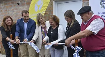 Imagen Nueva entrega de viviendas del proyecto de regularización y mejoramiento Barrial en Pando 