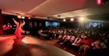 Mujer dando espectáculo en el auditorio batalla de Las Piedras 