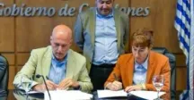Autoridades de ambas instituciones firmando convenio 
