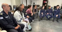 Personas reunidas en ronda 