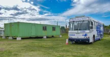 Contenedor y ómnibus de salud 