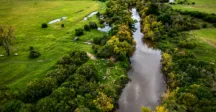 El parque con toma aérea 
