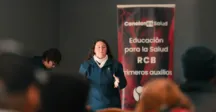 Integrante de la Dirección de Salud dictando el curso 