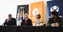 personas sentadas 