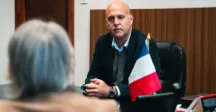 El intendente Francisco Legnani conversando con la embajadora de Francia Virginie Bioteau