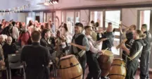 gente bailando 