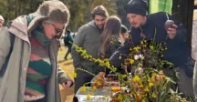 Público recorriendo la feria de Agroecología 