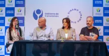 Autoridades hablando en público 