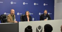 Autoridades hablando en público 