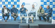 Autoridades hablando en público 