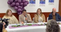 personas sentadas 